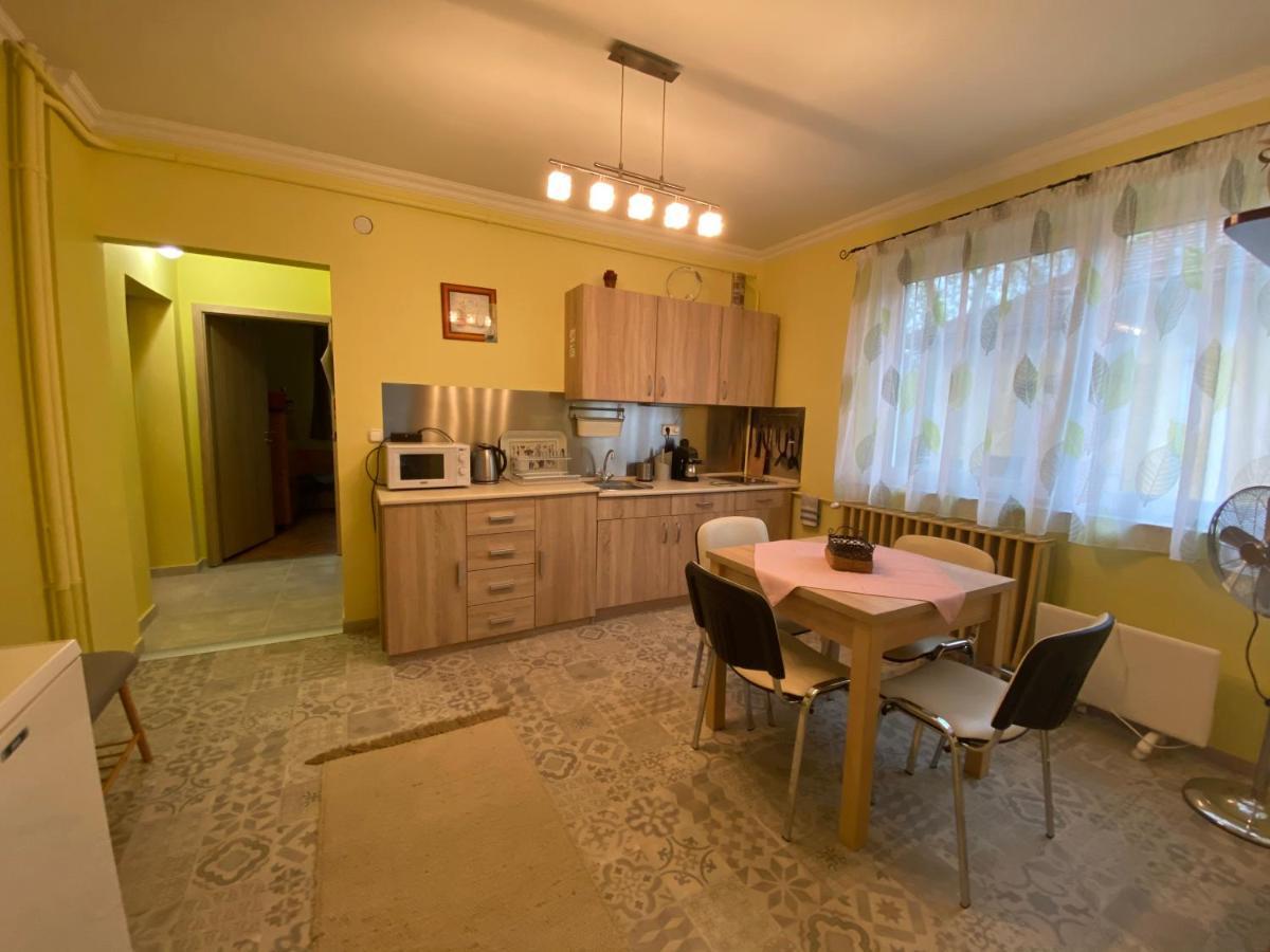 Eszter Apartman Eger Luaran gambar