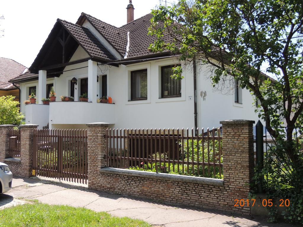 Eszter Apartman Eger Luaran gambar