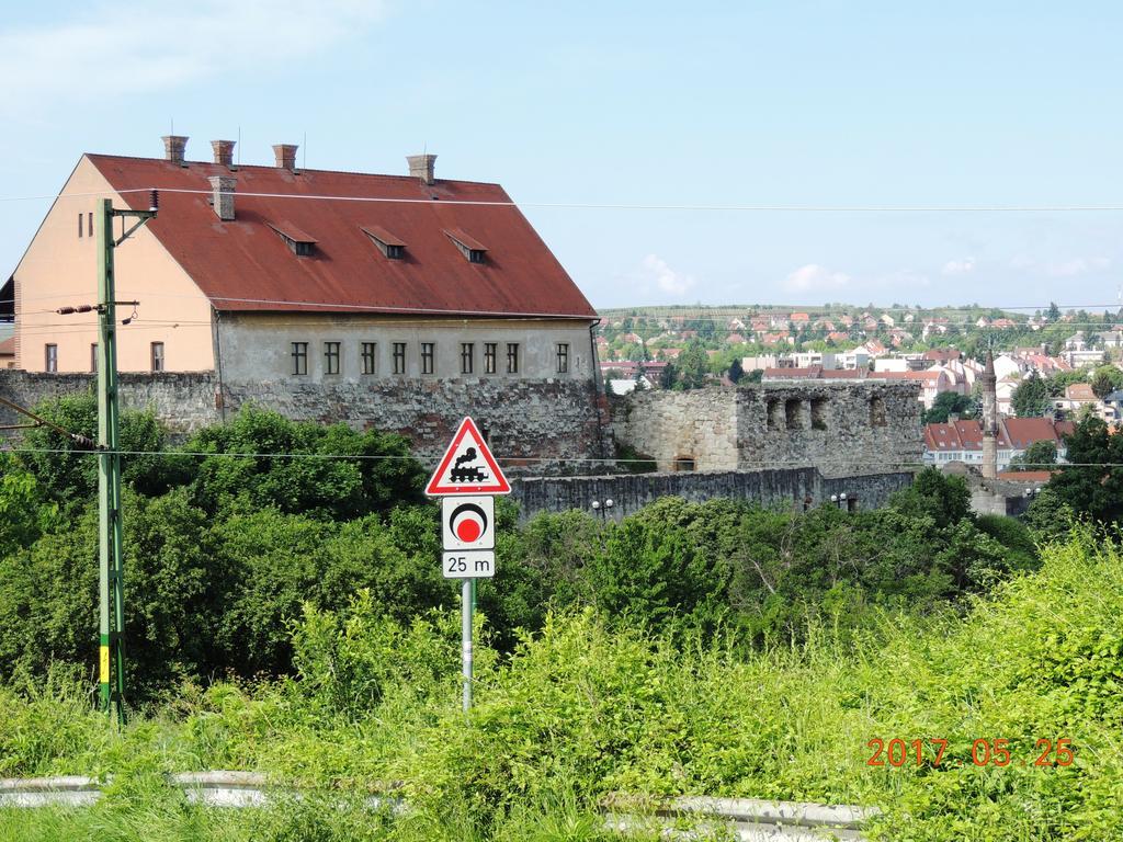 Eszter Apartman Eger Luaran gambar