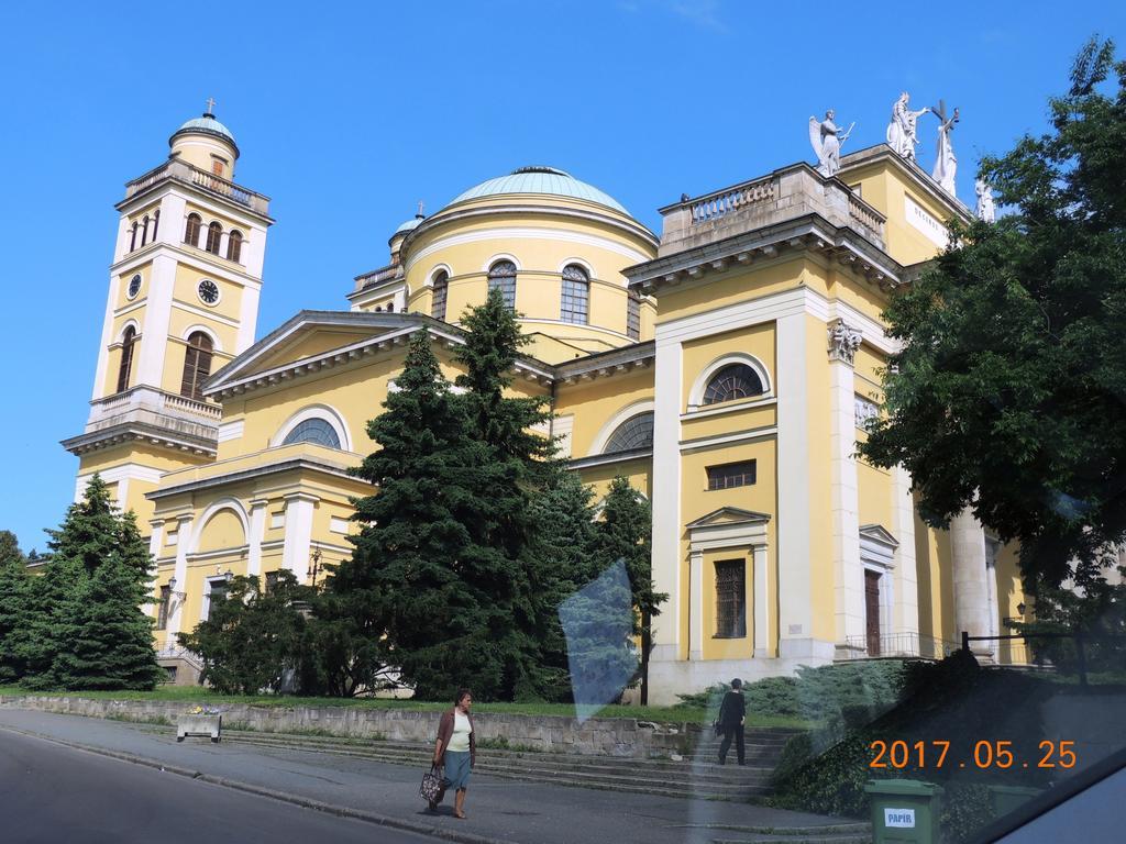 Eszter Apartman Eger Luaran gambar