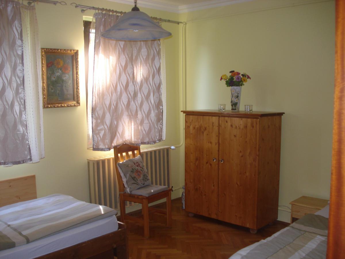 Eszter Apartman Eger Luaran gambar