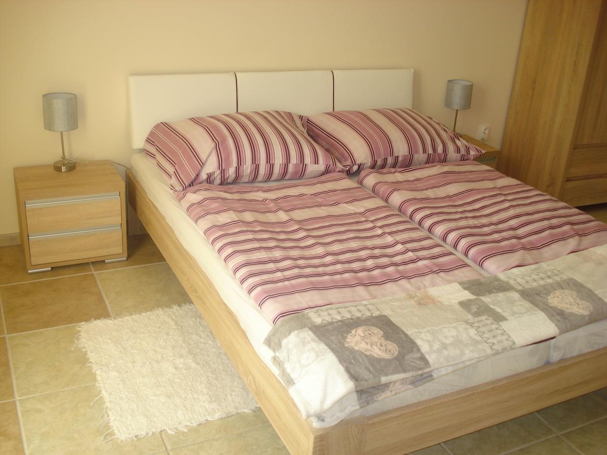 Eszter Apartman Eger Luaran gambar