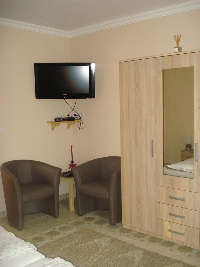 Eszter Apartman Eger Luaran gambar